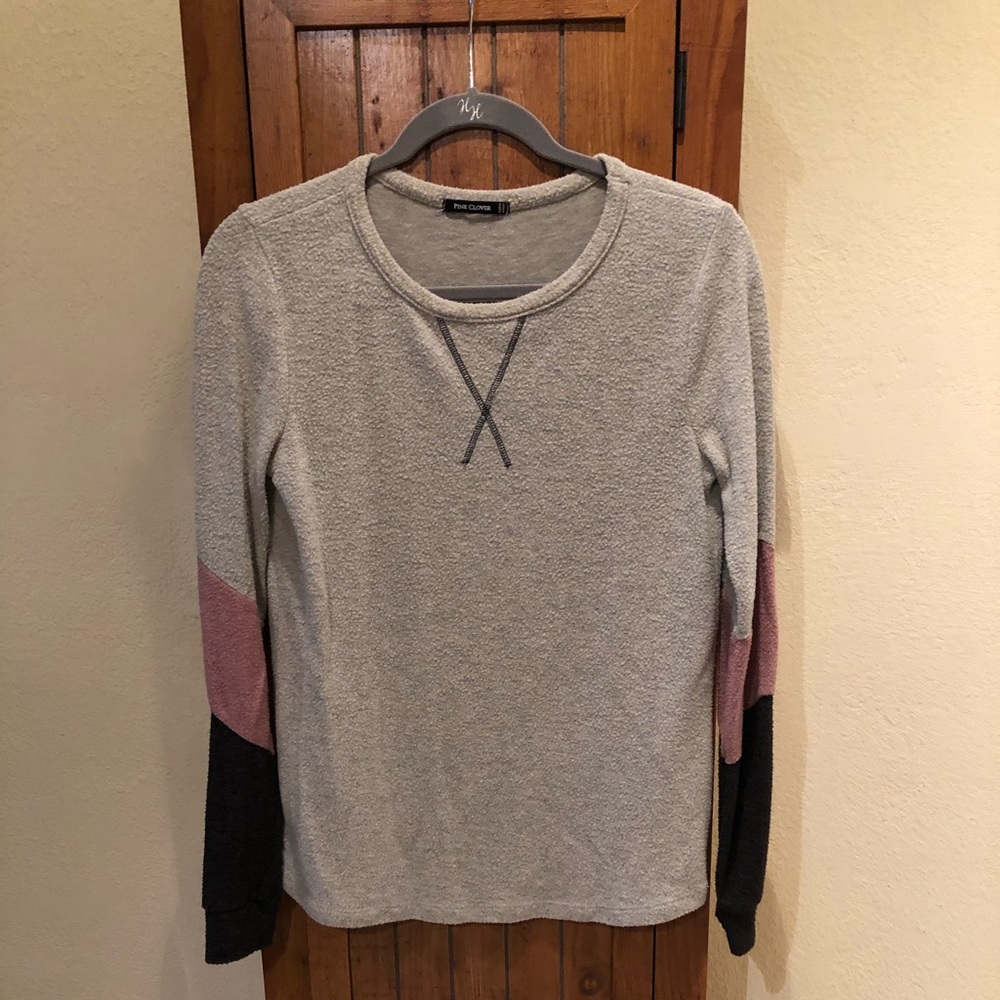 Pink Clover, XS, Long Sleeved Gray Sweater.